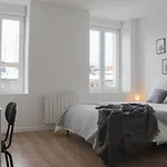 Le Carre, De Apartament